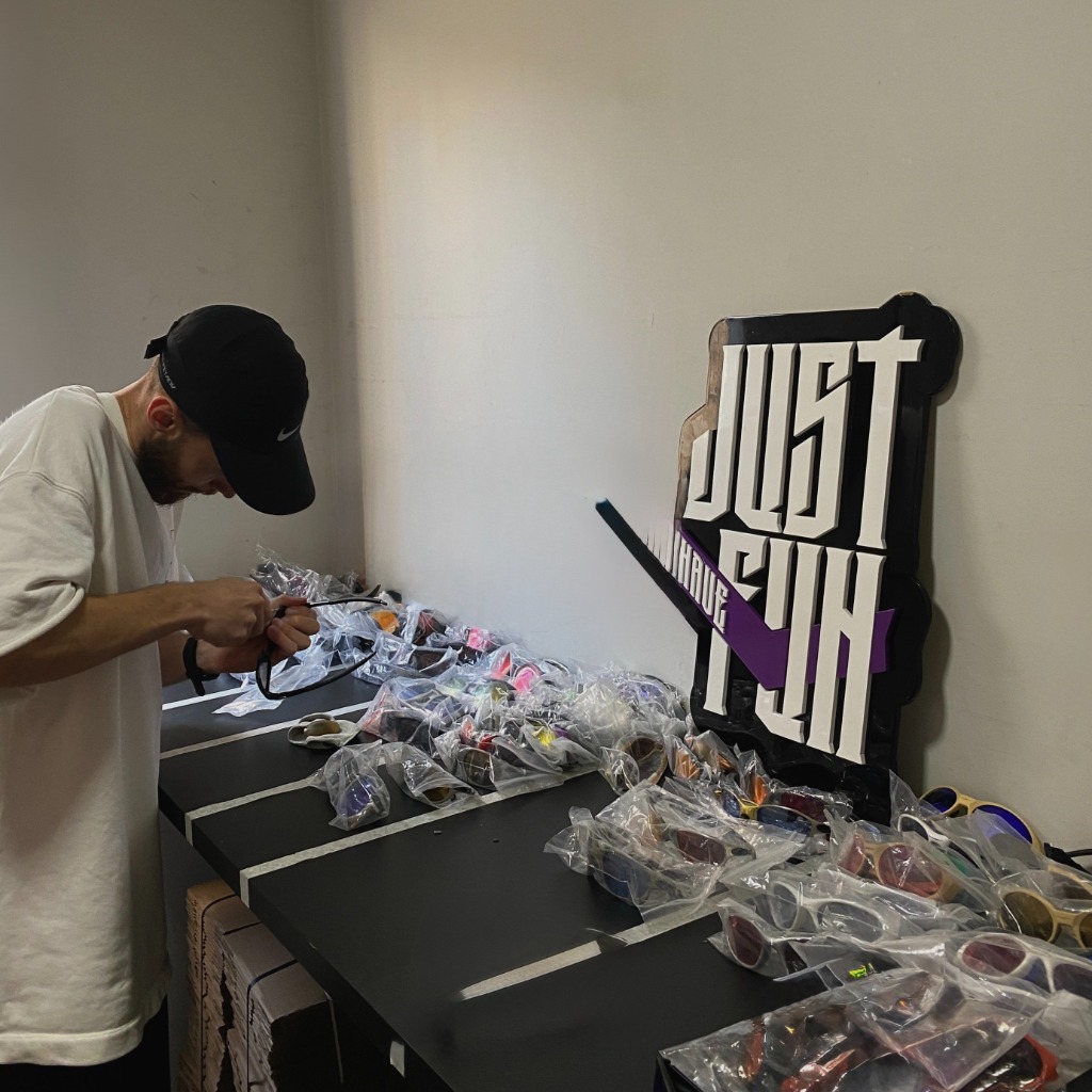 Bastidores e estoque real da JHF